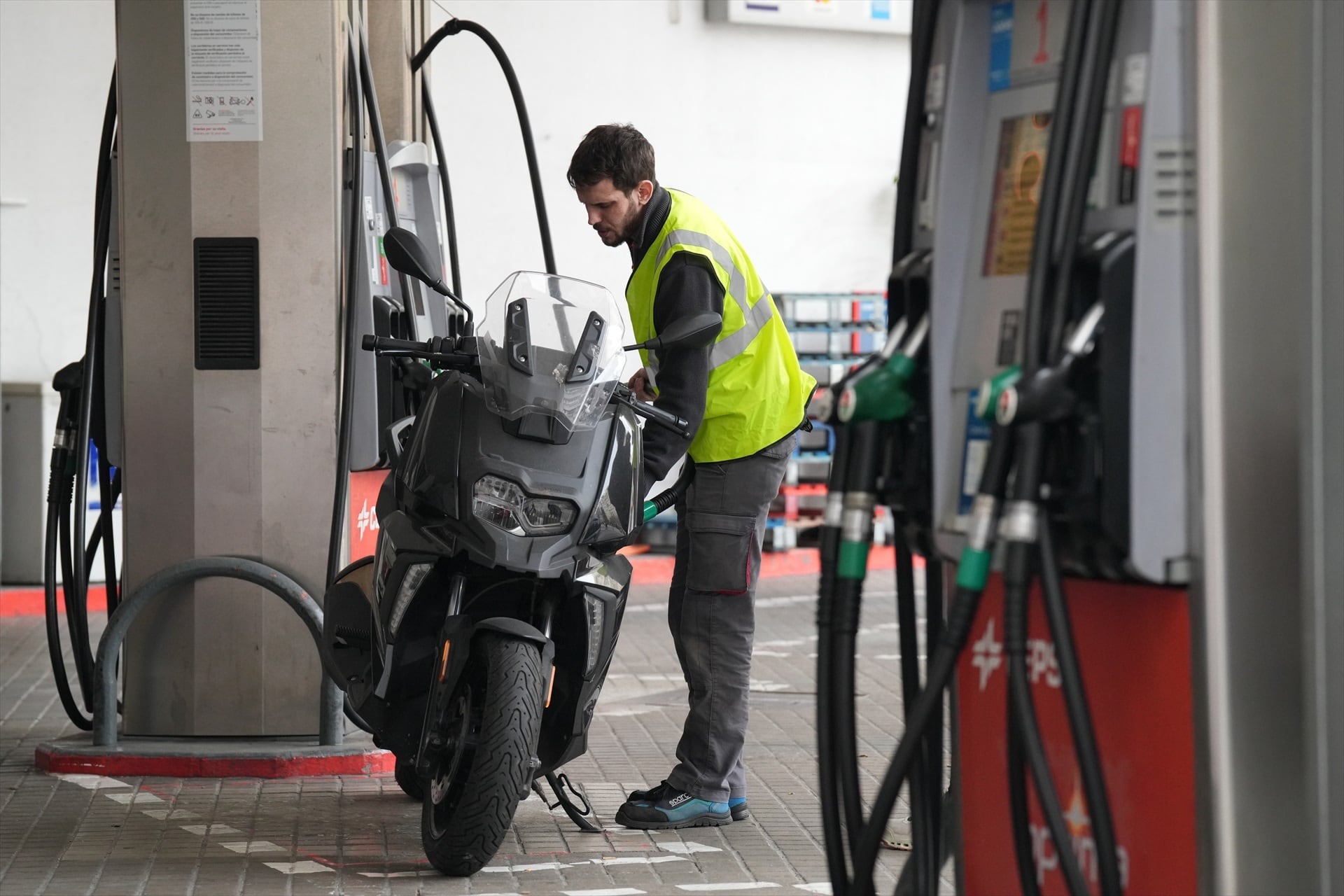 Semana a semana hondureños hacen frente al aumento en el precios de los carburantes