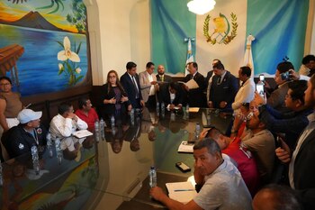 El magisterio exigió frenar cambios a la ley del magisterio piden más beneficios para los maestros contratados.