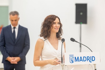 15/08/2026 La presidenta de la Comunidad de Madrid, Isabel Díaz Ayuso, atiende a los medios de comunicación tras el acto de entrega de las 'Palomas de Bronce de Bomberos de Madrid 2026', en el Centro Cultural Casa del Reloj, a 15 de agosto de 2026, en Madrid (España). Coincidiendo con la festividad de la Virgen de la Paloma -patrona de los bomberos-, la Hermandad de la Virgen de la Paloma y el Cuerpo de Bomberos reconocen con estos galardones la labor de personas e instituciones con un compromiso excepcional hacia la ciudad y los servicios de emergencia.
POLITICA
Ricardo Rubio - Europa Press