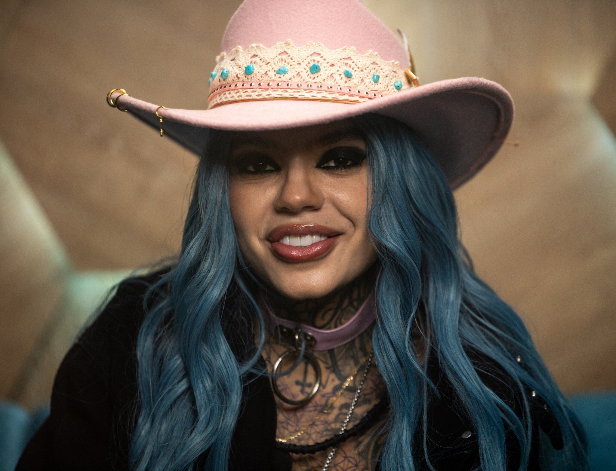 Melissa Gate fue invitada oficialmente al Dubai Fashion Week, evento anual que posiciona el diseño de Emiratos Árabes Unidos - crédito @Nmar2255/X