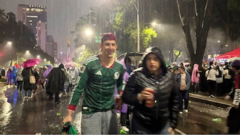 Llueven goles: festejos por el triunfo de la Selección Mexicana desatan la locura en el Ángel de la Independencia