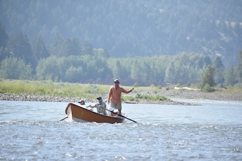 El calor récord y la sequía impulsan cierres y restricciones de pesca en los ríos del oeste de Estados Unidos