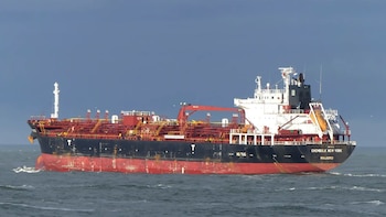 Un buque petrolero con gasóleo