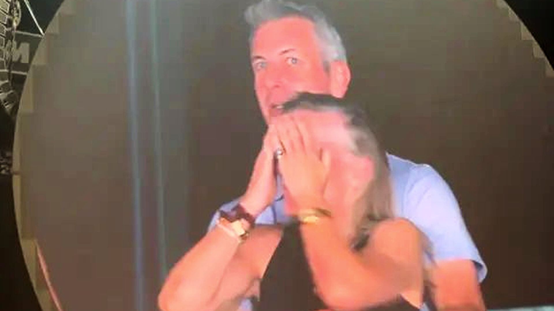 Momento en el que la pareja fue captada. (Captura de pantalla/TikTok)