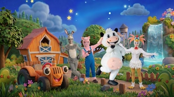 Esta producción incorpora tecnología de última generación para enriquecer la experiencia sensorial. Visuales envolventes, efectos especiales, una iluminación sincronizada y escenografía dinámica.