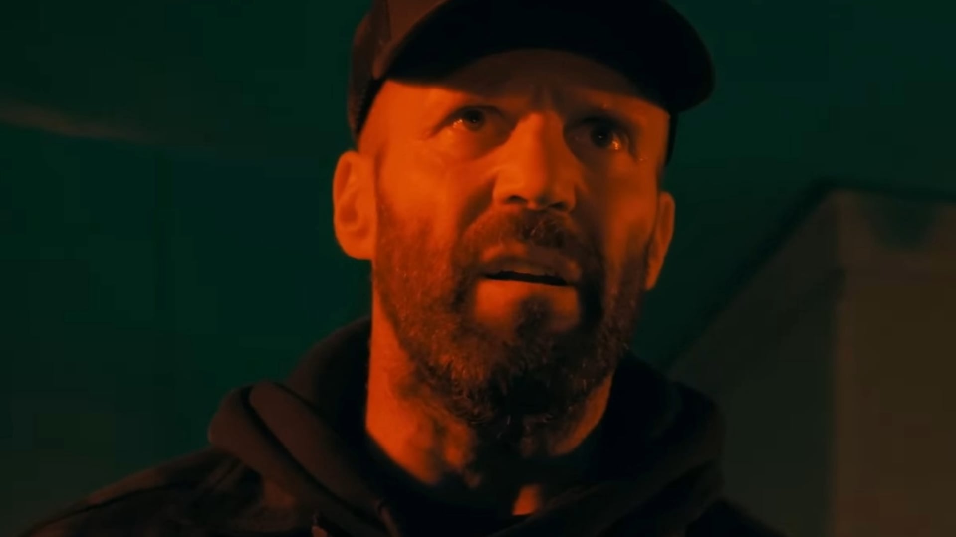 Captura del tráiler oficial de The Beekeeper