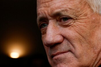 Benny Gantz aseguró que el Gobierno israelí resolverá la situación en la frontera norte mediante un “acuerdo” con las autoridades del país vecino, o a través de “una escalada” en los ataques (REUTERS/ARCHIVO)