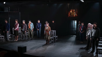 “Como bestias”: una nena criada por un “monstruo” y un pueblo con los prejuicios al aire