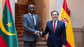 Albares trata migración y pesca