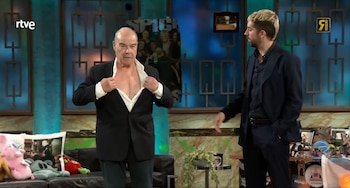 Antonio Resines muestra su cicatriz