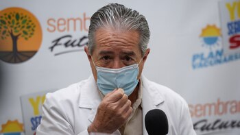 Vacunagate en Ecuador: renunció el