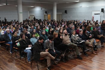 Un colmado salón auditorio de