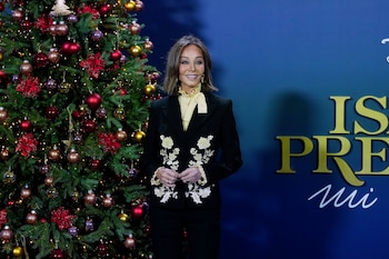 Isabel Preysler presenta, acompañada por