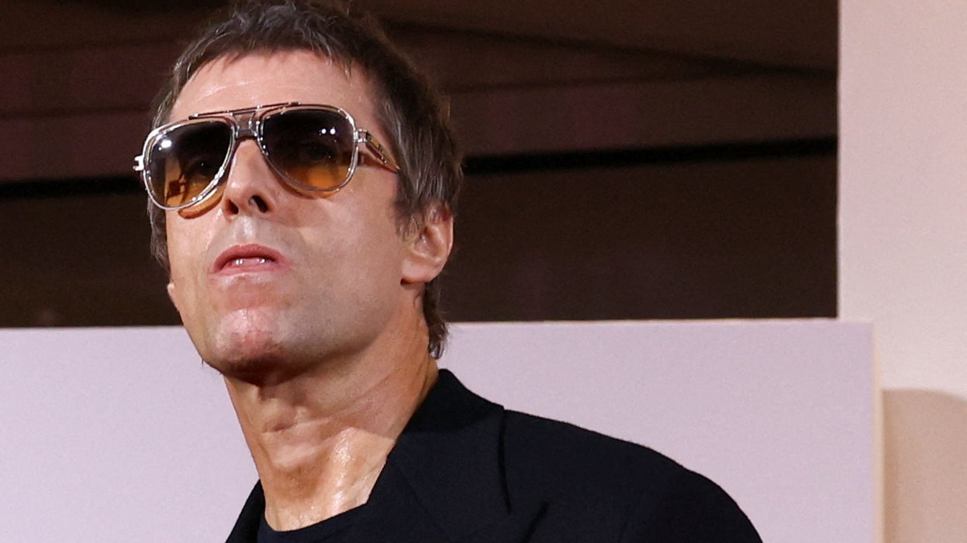 Liam Gallagher, hincha declarado del City, apuntó contra los principales rivales del equipo tras el fallo de la Premier League (REUTERS/Yves Herman)