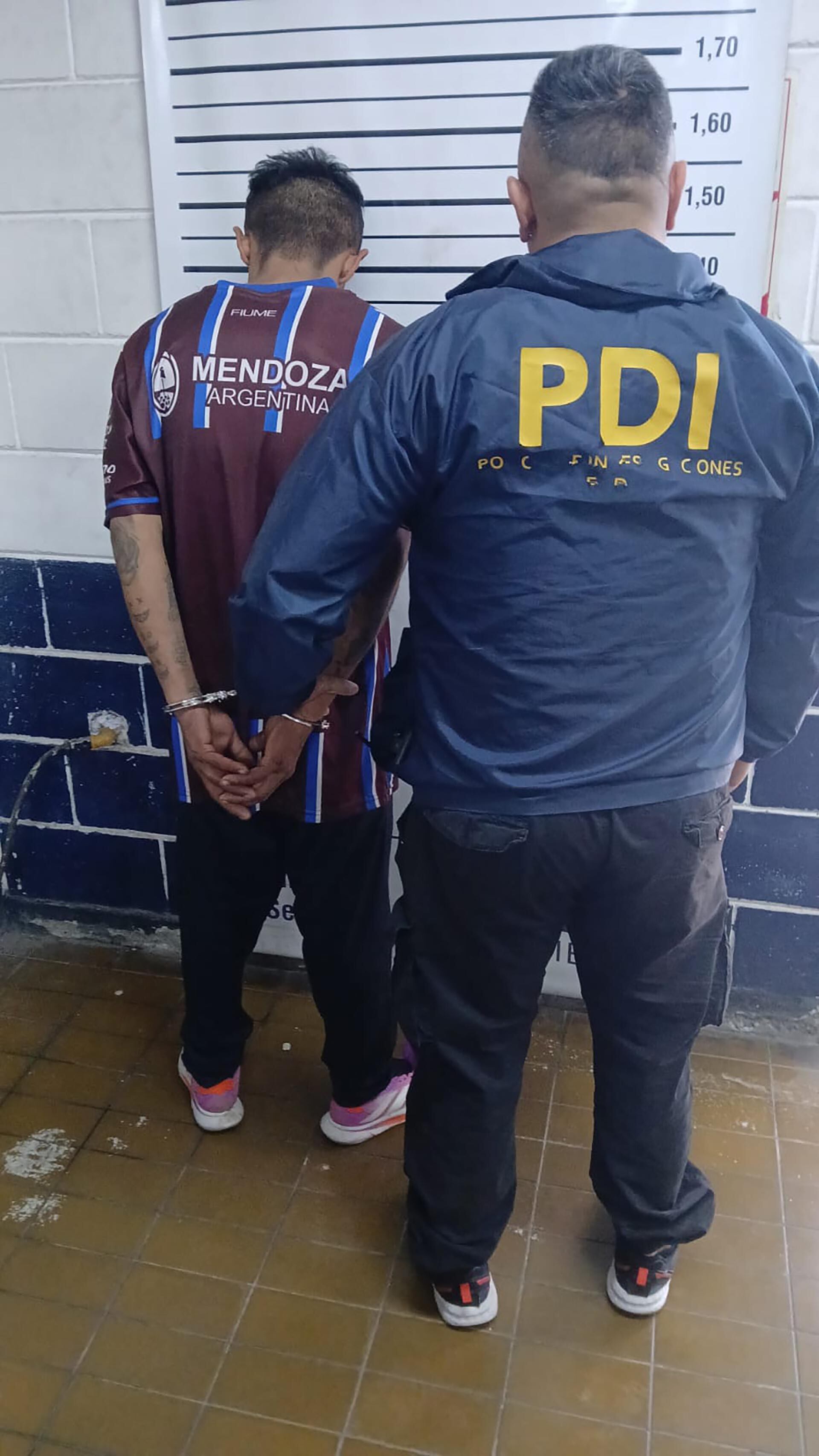 M.E.A.J., de 32 añso, fue detenido en un domicilio del departamento de Las Heras, en la provincia de Mendoza.