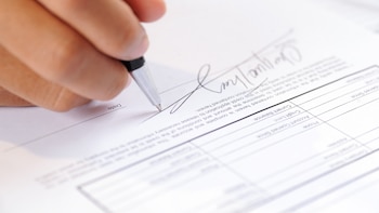 Condenada a dos años de