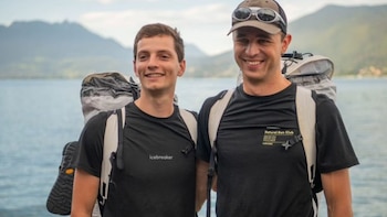 Dos amigos culminan una épica