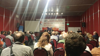 Libro sobre Vargas Llosa en feria del libro 2