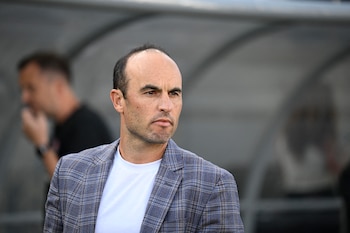 Landon Donovan mostró su trasplante capilar tras la Eurocopa 2024 y contó que, después de dos intentos fallidos, eligió una prótesis capilar personalizada (Denis Poroy-USA TODAY Sports)