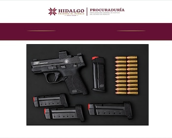 Arma asegurada a "El Perico" en su detención. Crédito: FGJEH