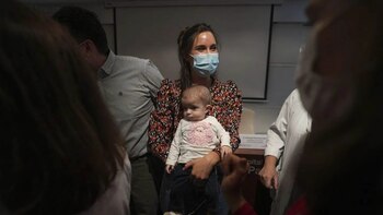 La beba nació con un