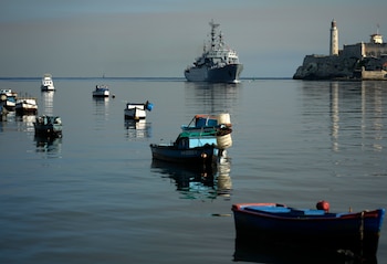 El adolescente Luis Carlos Romero Murdoch permanece desaparecido tras sufrir el embate del mar en la Bahía de La Habana. (Foto AP/Ramón Espinosa)