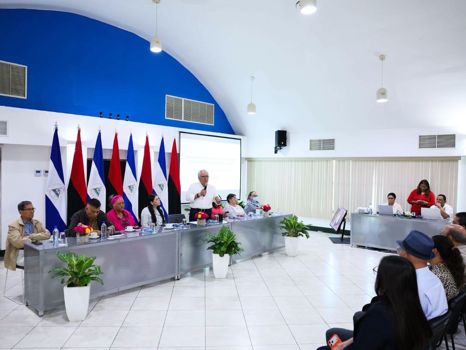 La oposición denunció que la consulta ciudadana sobre la reforma constitucional en Nicaragua quedó limitada a operadores del oficialismo, familiares, mandos del Ejército y de la Policía Nacional. (Retomado de: Asamblea Nacional de Nicaragua)