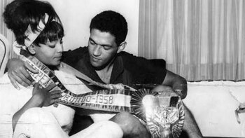 Elza Soares junto a Garrincha