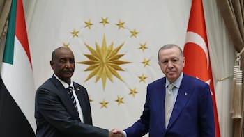 Erdogan promete a Burhan "fortalecer"