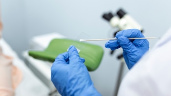 Salud preventiva: cómo acceder a jornadas gratuitas de detección oportuna como el papanicolaou en tu trabajo