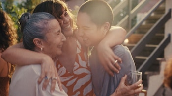 Petra Martínez, Janet Novás y Kiara Arancibia en 'La buena hija' (Avalon)