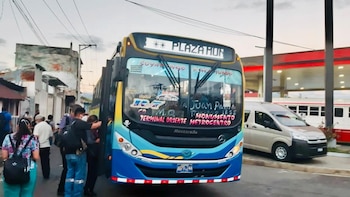Rutas de transporte colectivo de El Salvador regresan al centro de San Salvador./ Cortesía