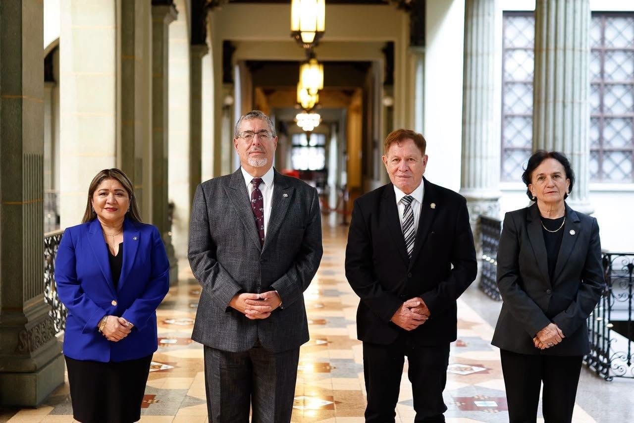 El presidente Bernardo Arévalo reúne a las autoridades de los organismos de Estado para reafirmar la independencia de poderes en Guatemala
