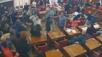 Escándalo entre choferes de Uber y taxistas en el Honorable Concejo Deliberante de Mar del Plata