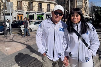 La salvadoreña Alexandra (d) posó