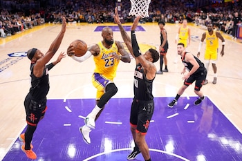 El caso de LeBron James vinculó deporte, activismo social y gestión empresarial en los atletas (AP Foto/Mark J. Terrill)