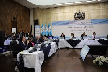 Comisionados en el desarrollo de la evaluación de aspirantes a jefe del Ministerio Público de Guatemala. (Fotografía: Organismo Judicial)