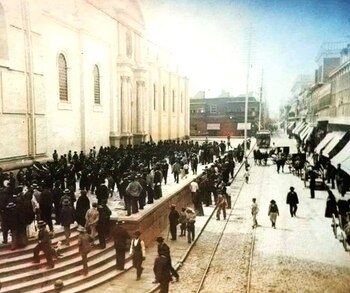 Una calle de Lima en