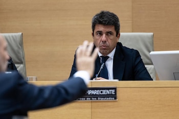 17/11/2025 El presidente en funciones de la Generalitat valenciana, Carlos Mazón, comparece ante la comisión de la dana, en el Congreso de los Diputados, a 17 de noviembre de 2025, en Madrid (España). El 'popular' Carlos Mazón, abre hoy las comparecencias políticas de la comisión del Congreso que investiga la gestión de la dana del 29 de octubre de 2024, que dejó 229 muertos sólo en Valencia, y se enfrenta, por primera vez, a un interrogatorio con el formato de pregunta-respuesta sobre su actuación.
POLITICA
Ananda Manjón - Europa Press