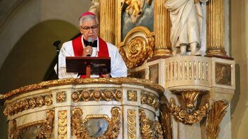 Monseñor Carlos Castillo durante el