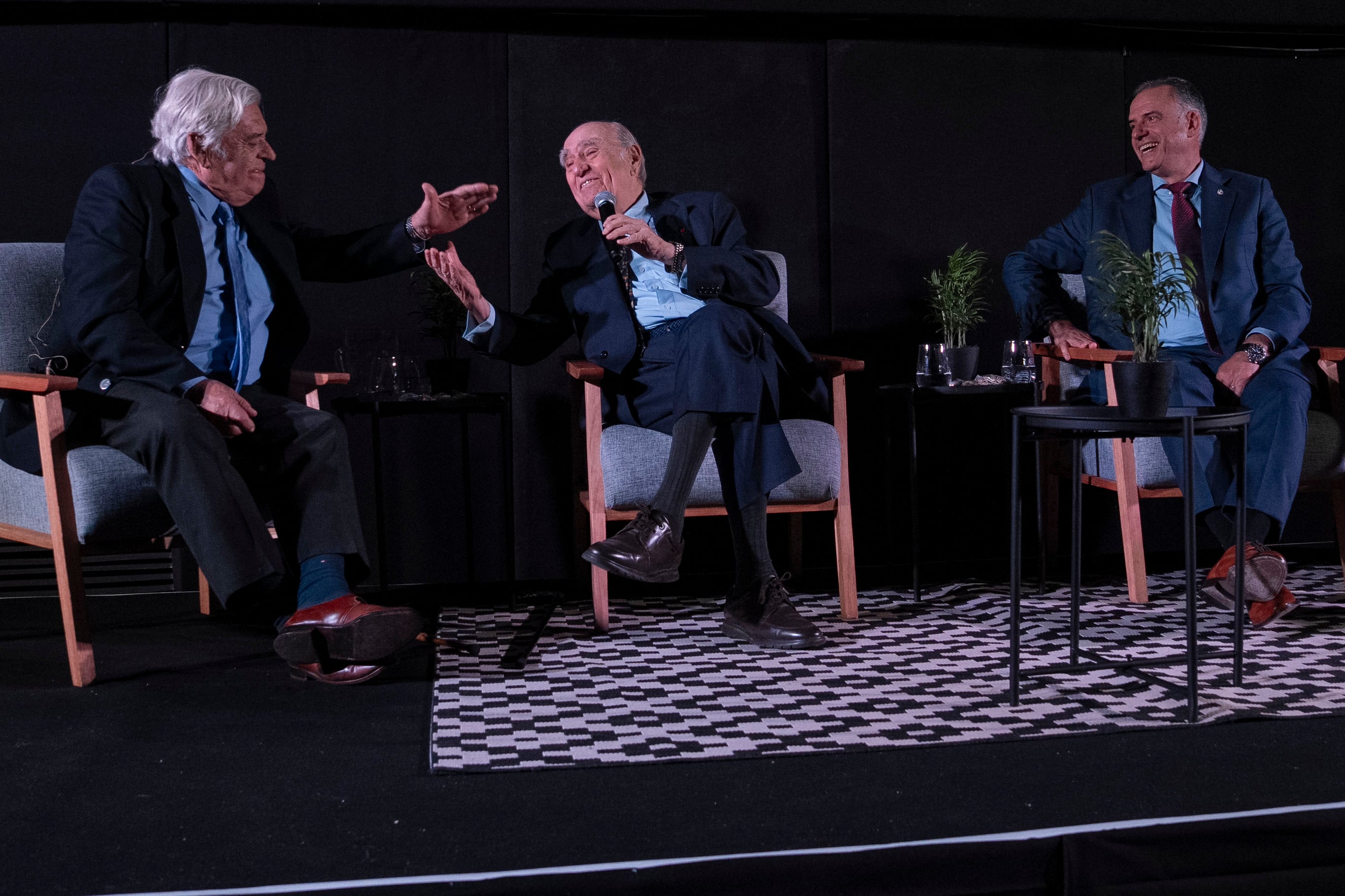 Luis Alberto Lacalle, Julio María Sanguinetti y Yamandú Orsi en evento del semanario Búsqueda (Presidencia)