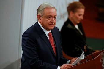El presidente de México, Andrés Manuel López Obrador, pronuncia un discurso para presentar un paquete de reformas constitucionales, incluidas las del poder judicial, el sistema electoral, los salarios y las pensiones, en el Palacio Nacional de la Ciudad de México, México, el 5 de febrero de 2024. REUTERS/Henry Romero
