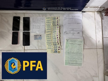 Dinero, teléfonos y un formulario 08 secuestrado en el operativo