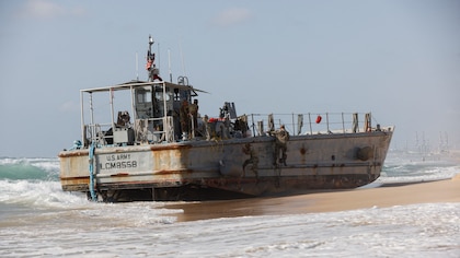 Cuatro buques de EEUU encallaron cerca del muelle construido para entregar ayuda humanitaria en Gaza