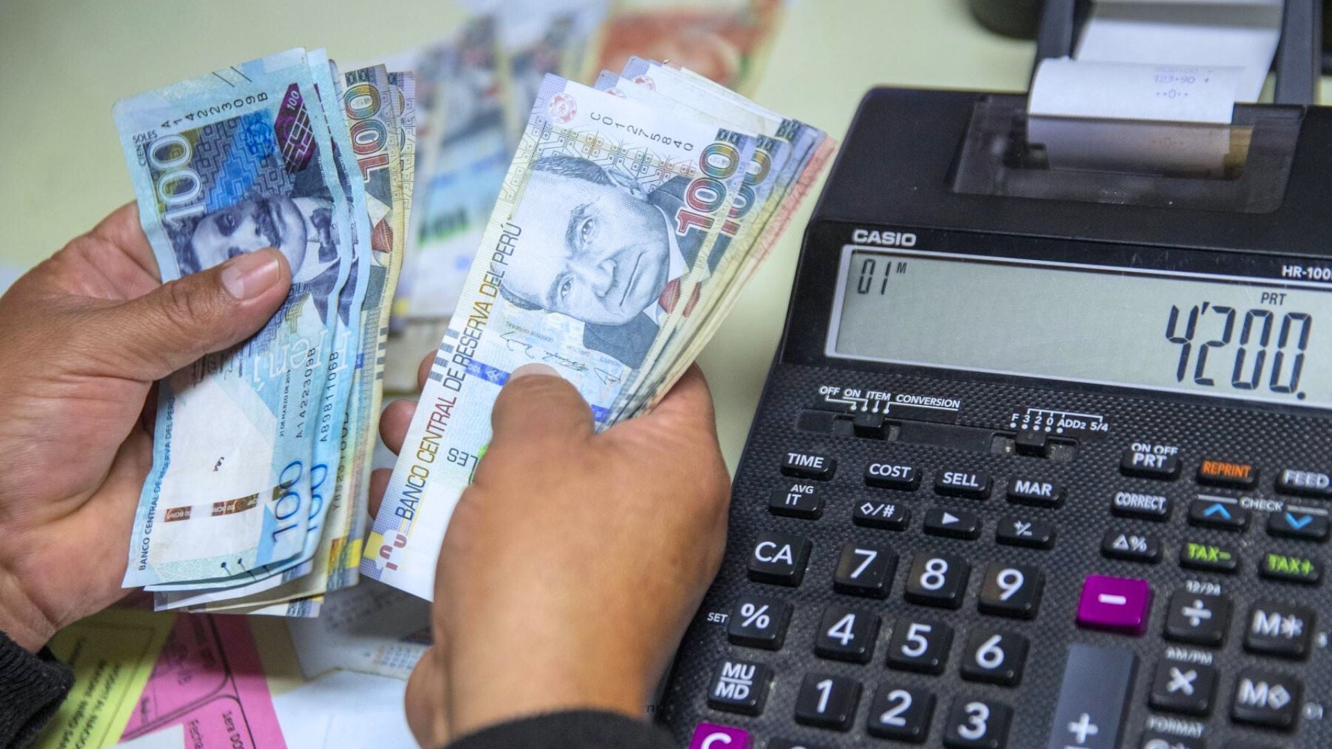 El plazo para el primer pago de la gratificación del año vence el miércoles 15 de julio. - Crédito Andina/Carla Patiño Ramírez