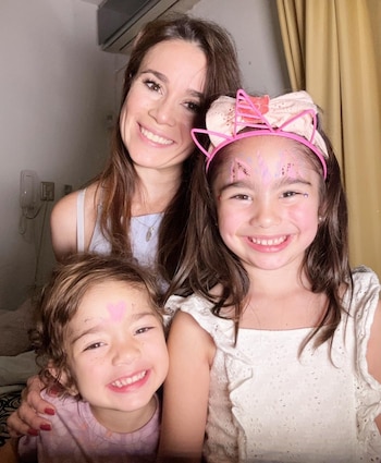 Soledad, trasplantada de hígado, contó que pudo ser madre de dos niñas tras recibir el órgano que le salvó la vida (Hospital Alemán)