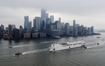 El buque USNS Comfort, que también fue despachado a Nueva York tras los ataques terroristas del 11 de septiembre del 2001, será usado para atender a pacientes que no tienen el coronavirus, a fin de aliviarle la carga a los hospitales que se están encargando de los que padecen esa enfermedad