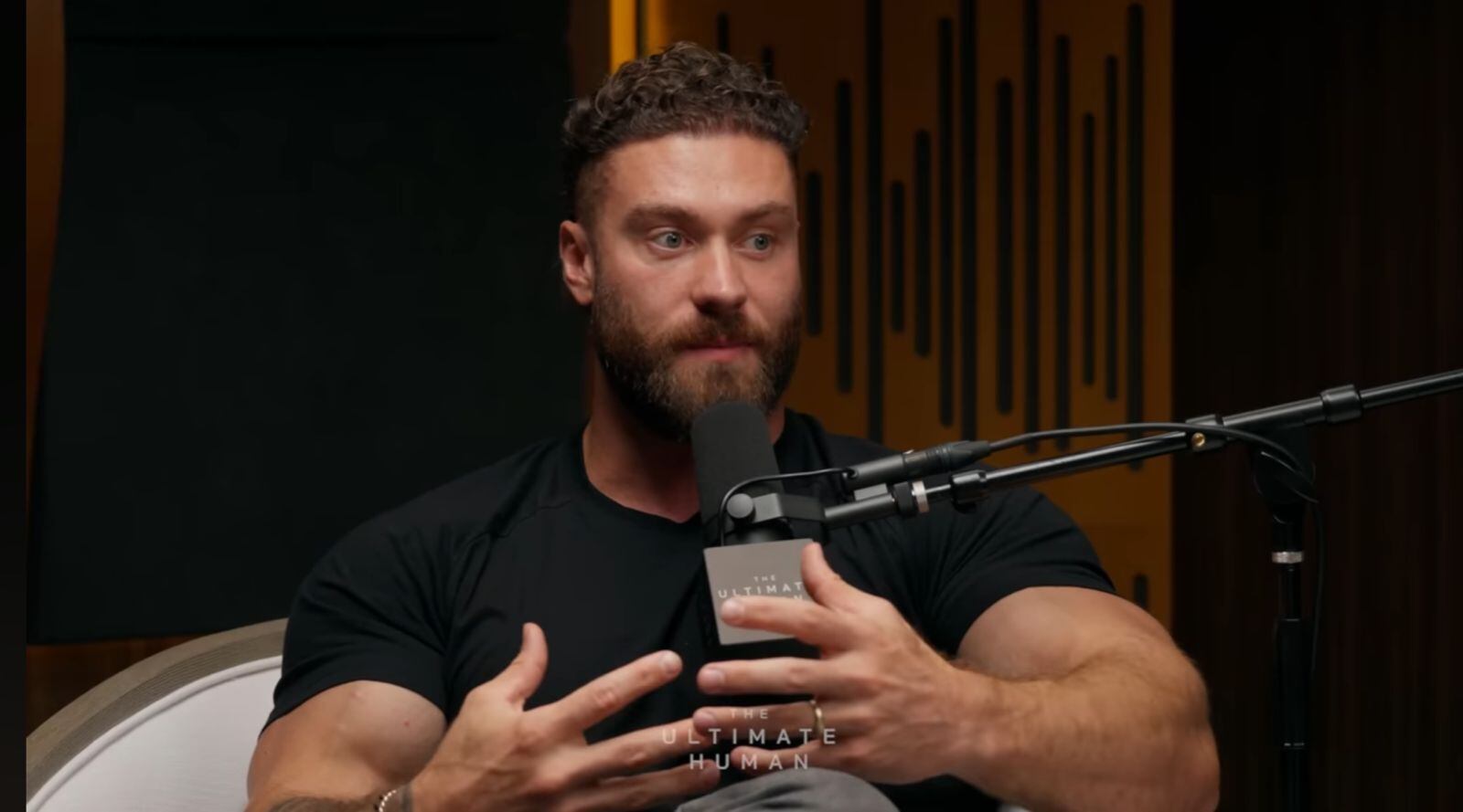 Más allá de la motivación, la clave para mantenerse en la élite radica en la disciplina diaria, la organización de rutinas y la capacidad de superar el cansancio físico y mental (Captura de video: Ultimate Human Podcast/Youtube)