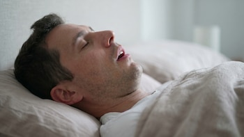 Por qué la apnea obstructiva del sueño se asocia a un deterioro muscular silencioso, según un estudio