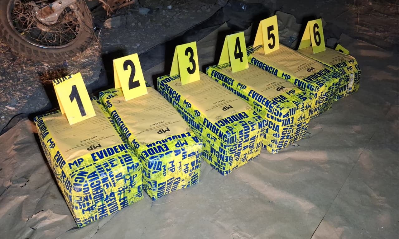 El hallazgo de la droga se realizó tras una denuncia anónima recibida por la línea antinarcótica 1577./ (PNC de Guatemala)